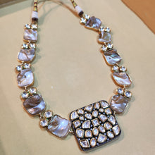 Load image into Gallery viewer, mother of pearl necklace