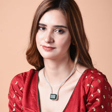 Load image into Gallery viewer, emerald silver necklace