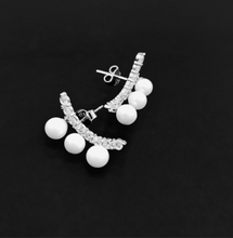 Load image into Gallery viewer, 925 Silver Pearl Bali Earrings
