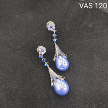 Load image into Gallery viewer, Purple Pearl Earrings
