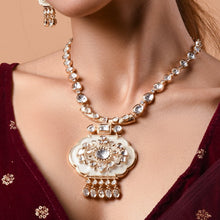 Load image into Gallery viewer, mother of pearl polki pendent
