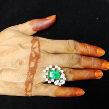 Load image into Gallery viewer, Silver Ring with Emerald Look Single Stone
