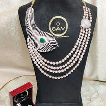 Load image into Gallery viewer, Morpankh Diamond Set (ISHA-024)
