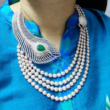 Load image into Gallery viewer, Morpankh Diamond Set (ISHA-024)
