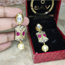 Load image into Gallery viewer, Kundan Handwork Meena Earrings
