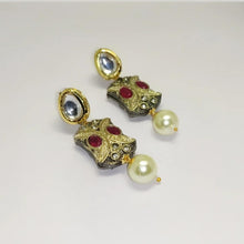 Load image into Gallery viewer, Kundan Handwork Meena Earrings
