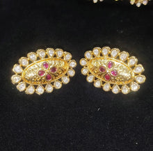 Load image into Gallery viewer, Antique Polki Chokher(ISH)
