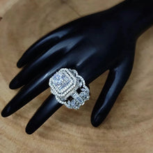 Load image into Gallery viewer, Solitaire Cocktail Ring

