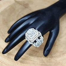 Load image into Gallery viewer, Solitaire Cocktail Ring
