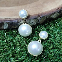 Load image into Gallery viewer, Pearl Danglers

