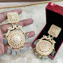 Load image into Gallery viewer, Swan Kundan Earring
