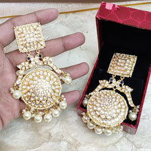 Load image into Gallery viewer, Swan Kundan Earring
