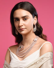 Load image into Gallery viewer, Morpankh Diamond Set (ISHA-024)
